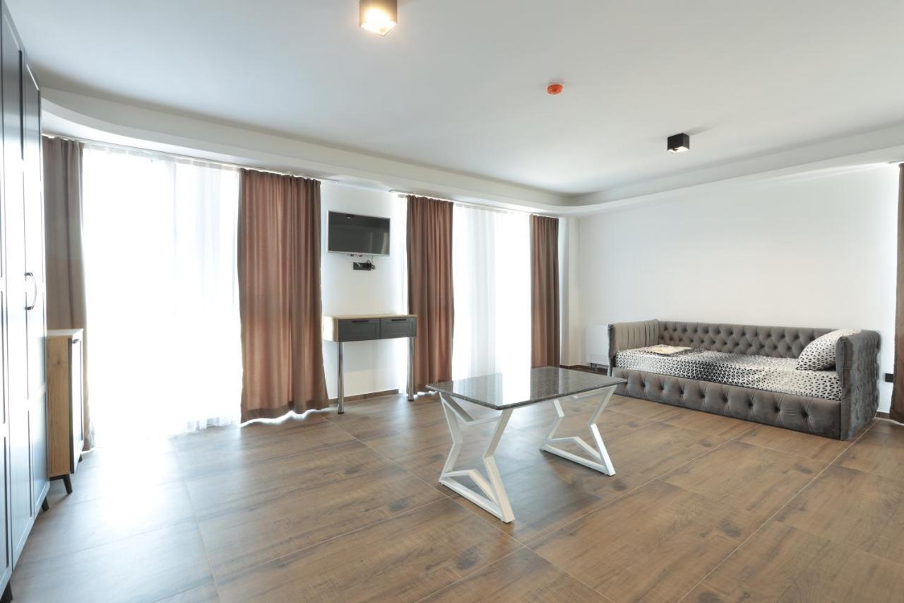 טטובו Hotel Ema מראה חיצוני תמונה