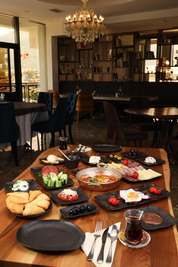 טטובו Hotel Ema מראה חיצוני תמונה