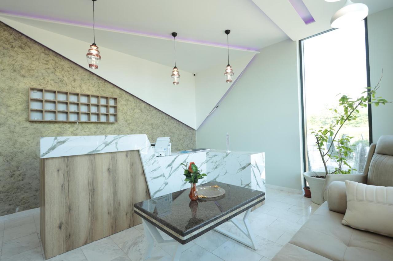 טטובו Hotel Ema מראה חיצוני תמונה