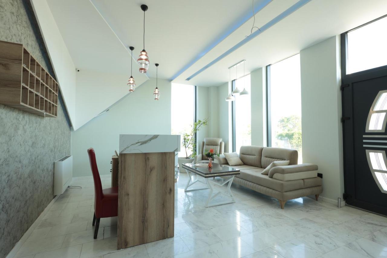טטובו Hotel Ema מראה חיצוני תמונה